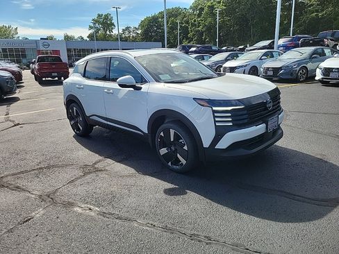 New 2025 Nissan Kicks SR w/ SR Premium Package image 9