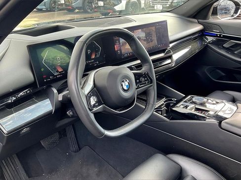 Used 2024 BMW 530i image 14