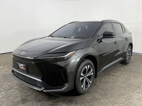 Used 2024 Toyota bZ4X AWD w/ Weather Package image 3