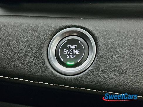 Used 2024 Cadillac Escalade Premium Luxury AWD/4WD image 32