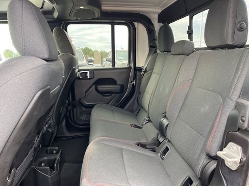 Used 2024 Jeep Gladiator Rubicon image 16