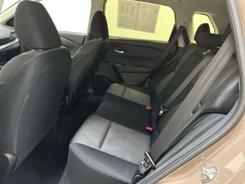 Certified 2024 Nissan Rogue SV image 17