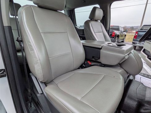 Used 2022 Ford F250 XL w/ Power Equipment Group image 21