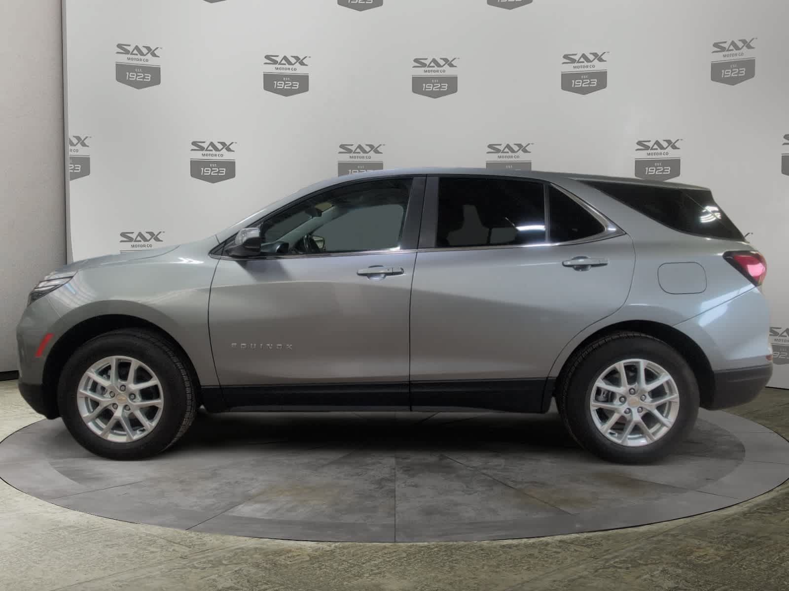 Used 2024 Chevrolet Equinox LT AWD/4WD image 2