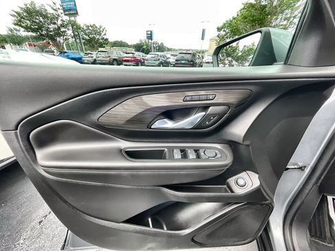 Used 2023 GMC Terrain SLT FWD image 22
