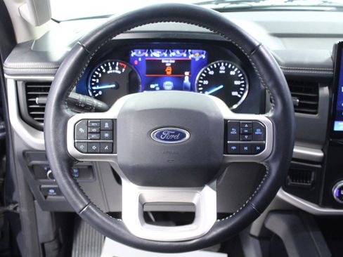 Used 2023 Ford Expedition XLT image 17