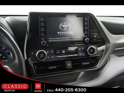 Used 2020 Toyota Highlander XLE AWD/4WD image 9