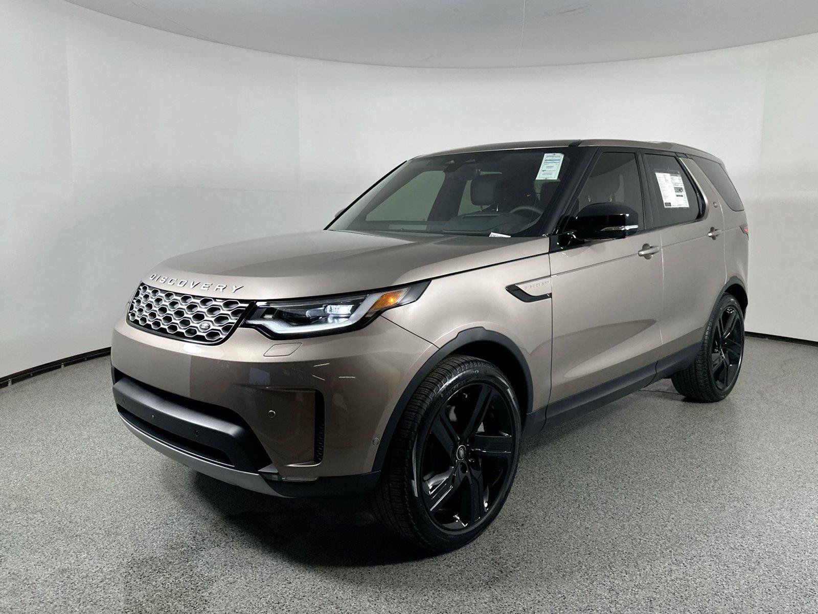 Certified 2025 Land Rover Discovery S AWD/4WD image 1