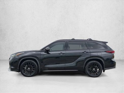 Used 2024 Toyota Highlander XSE FWD image 9