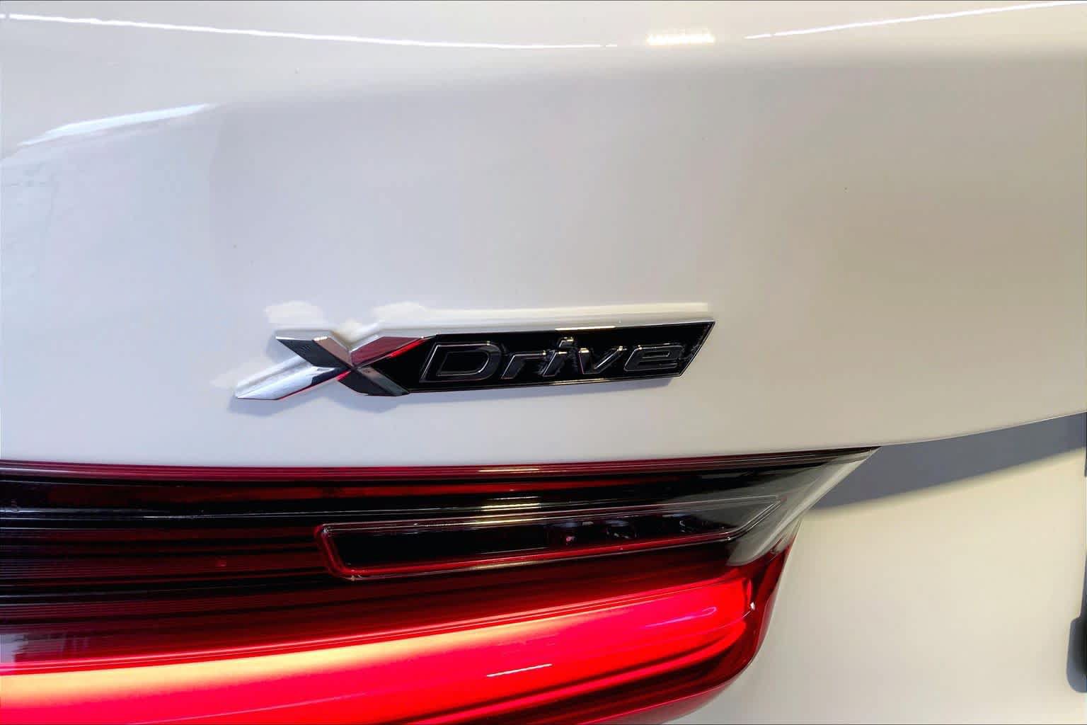 Used 2022 BMW 330i xDrive Sedan w/ Premium Package AWD/4WD image 37