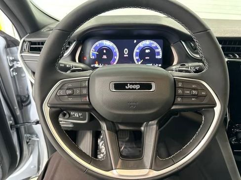 New 2025 Jeep Grand Cherokee Laredo w/ Luxury Tech Group I image 16