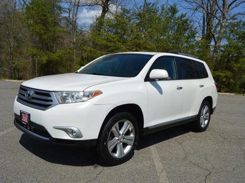 Used 2013 Toyota Highlander Limited image 2