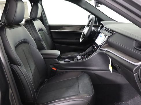 New 2026 Jeep Grand Cherokee Altitude image 19