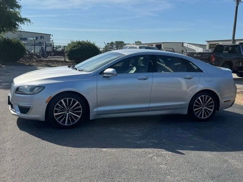 Used 2017 Lincoln MKZ Select w/ Select Plus Package FWD image 4