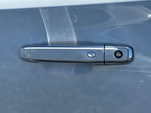 Used 2019 Chevrolet Suburban Premier AWD/4WD image 18