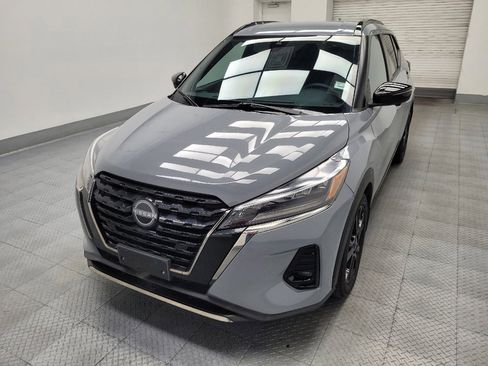 Used 2023 Nissan Kicks SR w/ SR Premium Package FWD image 15