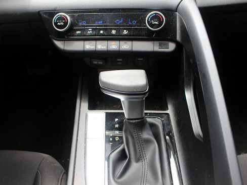 Used 2022 Hyundai Elantra SEL FWD image 30