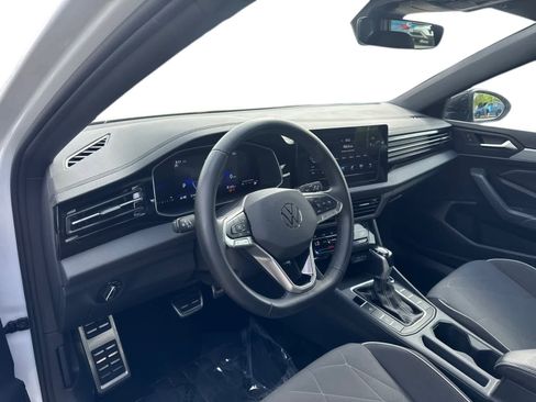 Used 2025 Volkswagen Jetta Sport FWD image 2
