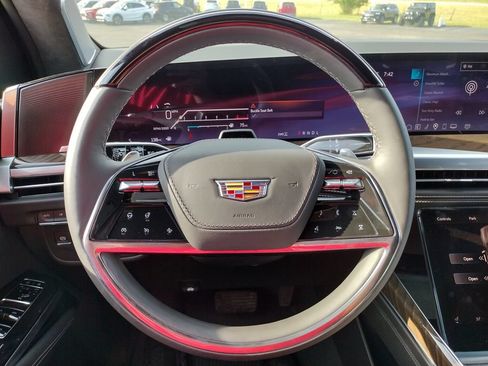 Used 2026 Cadillac Escalade Platinum Sport w/ LPO, Floor Liner Package AWD/4WD image 7
