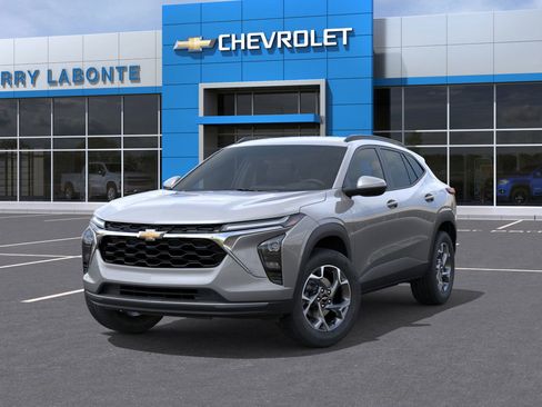 New 2025 Chevrolet Trax LT w/ Driver Confidence Package image 8