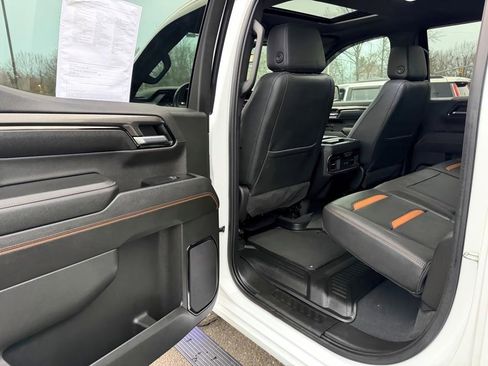 Used 2023 GMC Sierra 1500 AT4 w/ AT4 Premium Package image 9