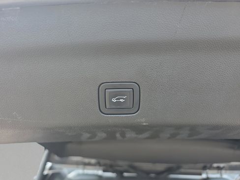 Used 2023 Chevrolet Tahoe RST RWD image 6