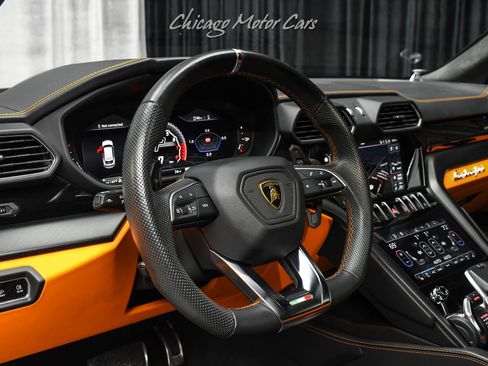 Used 2021 Lamborghini Urus AWD/4WD image 9