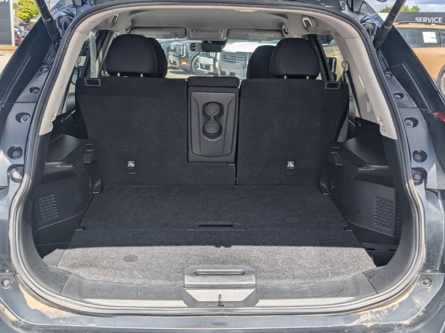 Used 2020 Nissan Rogue SV FWD image 19