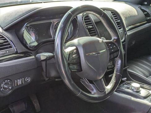 Used 2019 Chrysler 300 S image 5