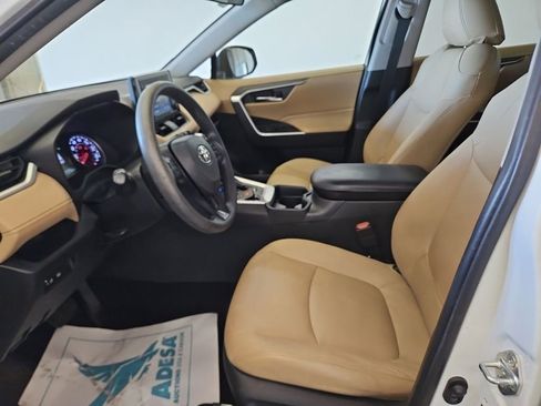 Used 2021 Toyota RAV4 XLE FWD image 3
