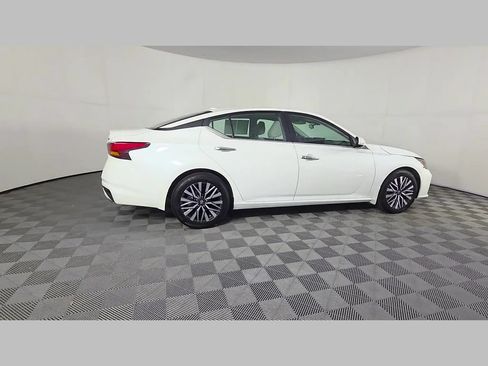 Used 2024 Nissan Altima 2.5 SV w/ SV Premium Package FWD image 36