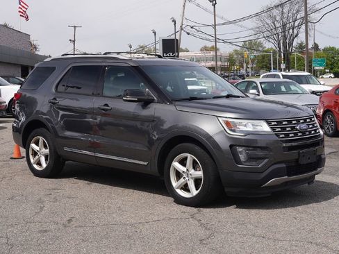 Used 2016 Ford Explorer XLT AWD/4WD image 2