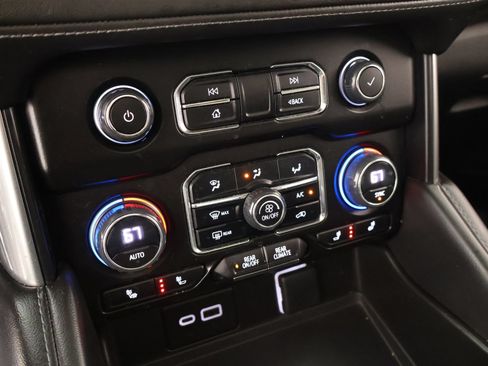 Used 2023 Chevrolet Tahoe Z71 w/ Luxury Package AWD/4WD image 7