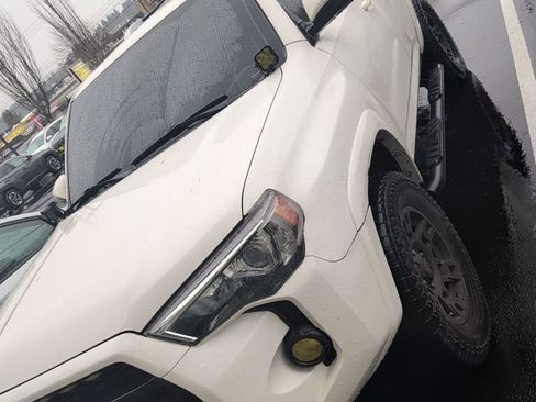 Used 2017 Toyota 4Runner SR5 Premium image 12