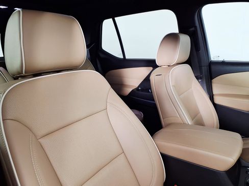 Used 2023 Chevrolet Traverse Premier image 10