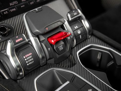 Used 2024 Lamborghini Urus Performante AWD/4WD image 42