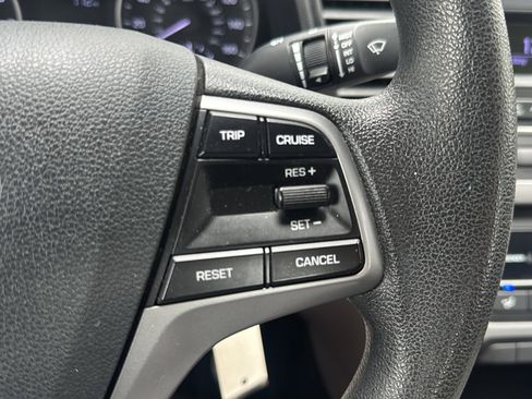 Used 2018 Hyundai Elantra SE FWD image 28