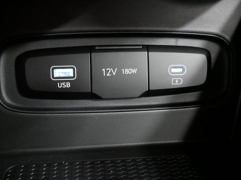 Used 2025 Hyundai Venue SEL image 26