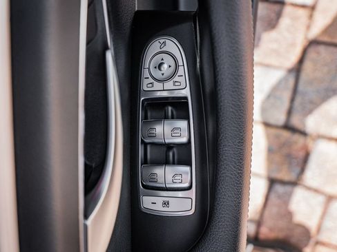 Used 2017 Mercedes-Benz E 300 4MATIC image 19