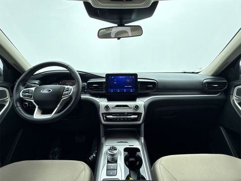 Used 2023 Ford Explorer XLT w/ Class IV Trailer Tow Package image 21