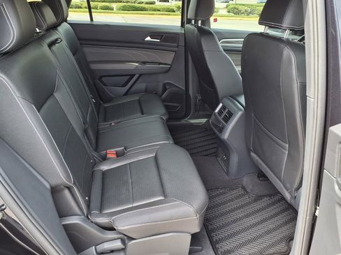 Used 2023 Volkswagen Atlas Cross Sport SE w/ Panoramic Sunroof Package FWD image 15