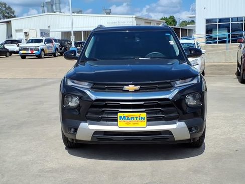 Used 2023 Chevrolet TrailBlazer LT w/ Convenience Package FWD image 2