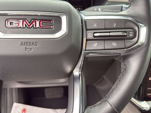 Used 2026 GMC Acadia Elevation w/ Elevation Premium Package FWD image 15