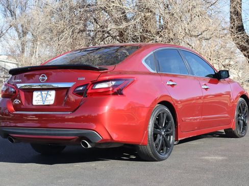 Used 2017 Nissan Altima 2.5 SR w/ Midnight Edition Package image 5