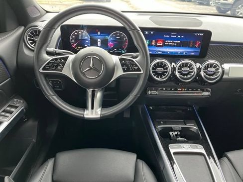 Used 2025 Mercedes-Benz GLB 250 4MATIC image 17