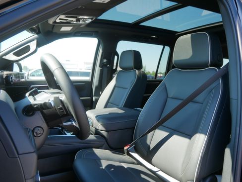 New 2026 Chevrolet Suburban Premier w/ Sun And Tow Package AWD/4WD image 5