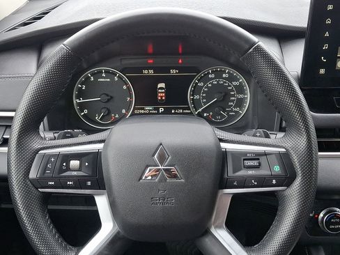 Used 2025 Mitsubishi Outlander SE FWD image 19