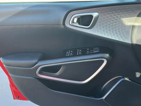Used 2025 Kia Soul LX w/ LX Technology Package image 19