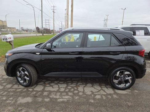 Used 2021 Hyundai Venue SEL w/ Cargo Package image 9