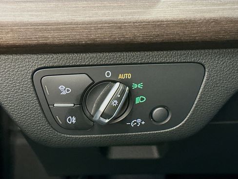 Used 2023 Audi Q5 2.0T Premium w/ Convenience Package image 17